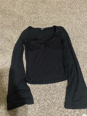 Women's Black Long-Sleeve Twist Front Top